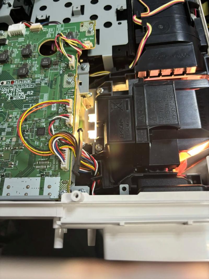 LCD-32CA320维修故障如何排查?-图1 LCD-32CA320维修故障如何排查?-图1