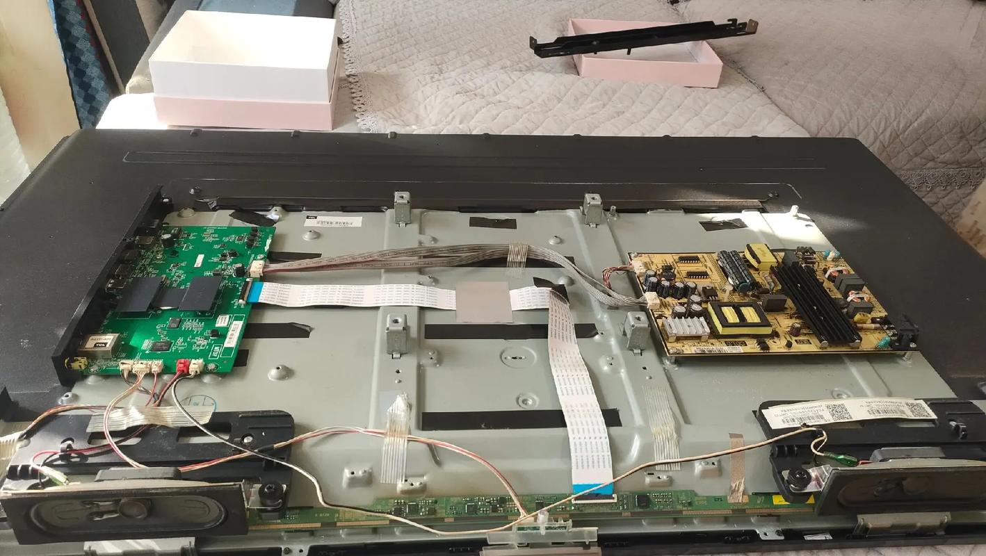 TCL电视亮屏无图像，故障出在哪？-图1