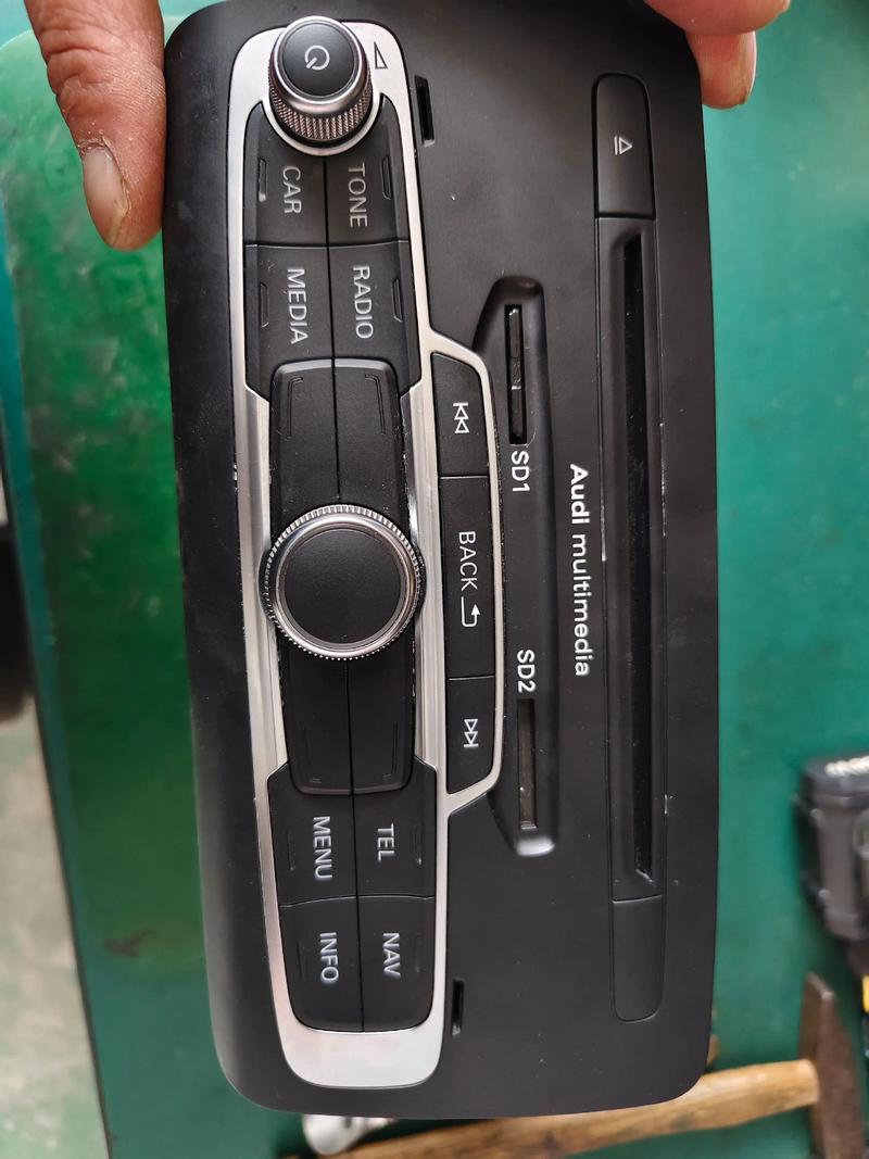 车载CD通电不开机，维修音响问题出在哪？-图2