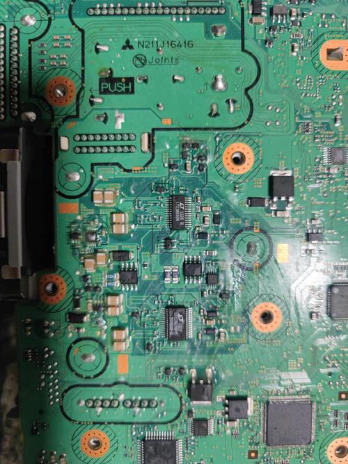 车载CD通电不开机，维修音响问题出在哪？-图1