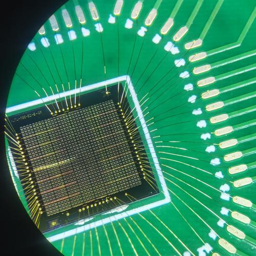 电脑IO芯片焊接技术如何突破精度与良率瓶颈？-图3