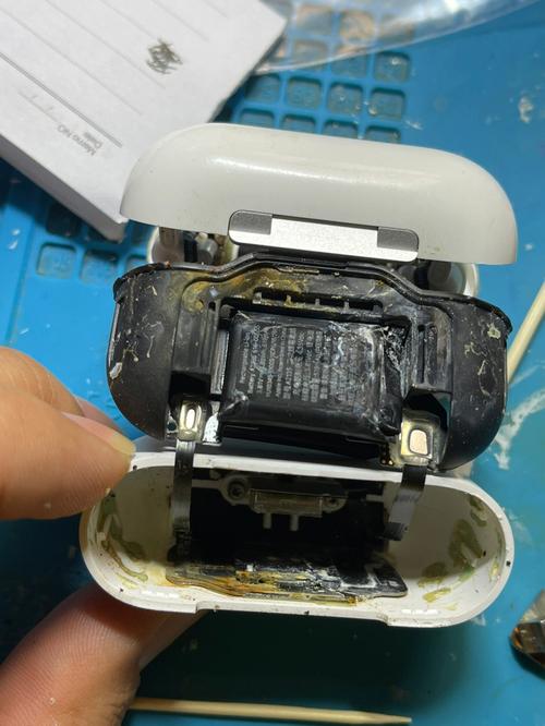 AirPods维修贵不贵?官方售后怎么收费?-图1 AirPods维修贵不贵?官方售后怎么收费?-图1