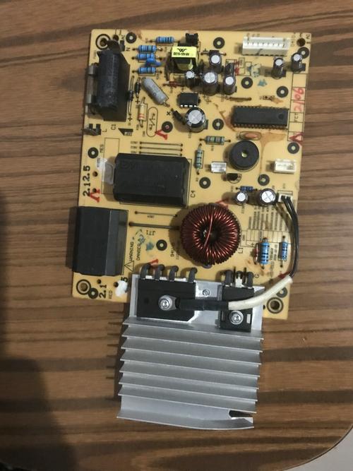 美的电磁炉ST2118故障怎么修？-图2