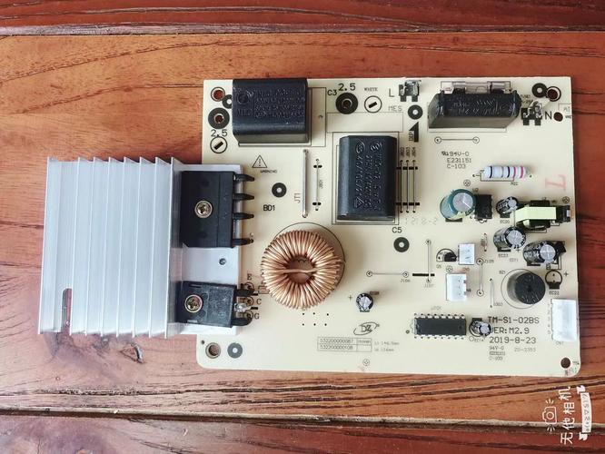 美的电磁炉sk2101故障怎么修?-图1 美的电磁炉sk2101故障怎么修?-图1