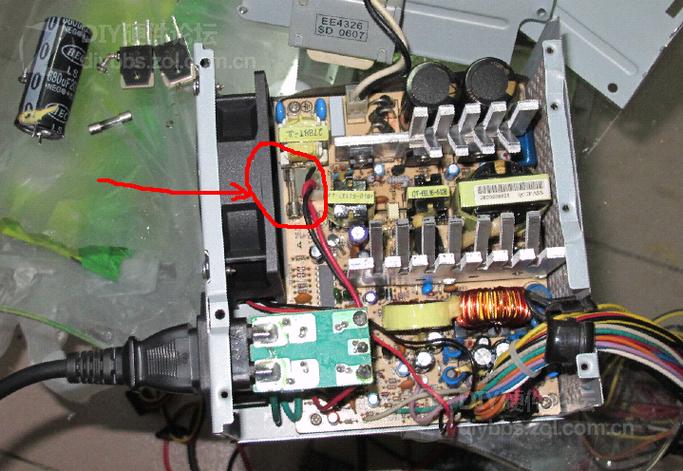 电路板烧保险丝，故障根源在哪？-图2