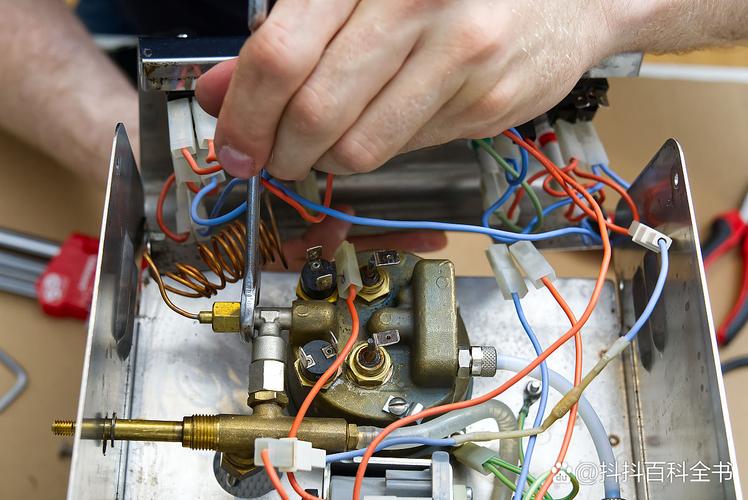 三端稳压管发烫，故障原因是什么？-图3