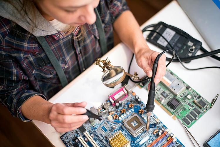 女性电子维修工程师存在吗?-图1 女性电子维修工程师存在吗?-图1