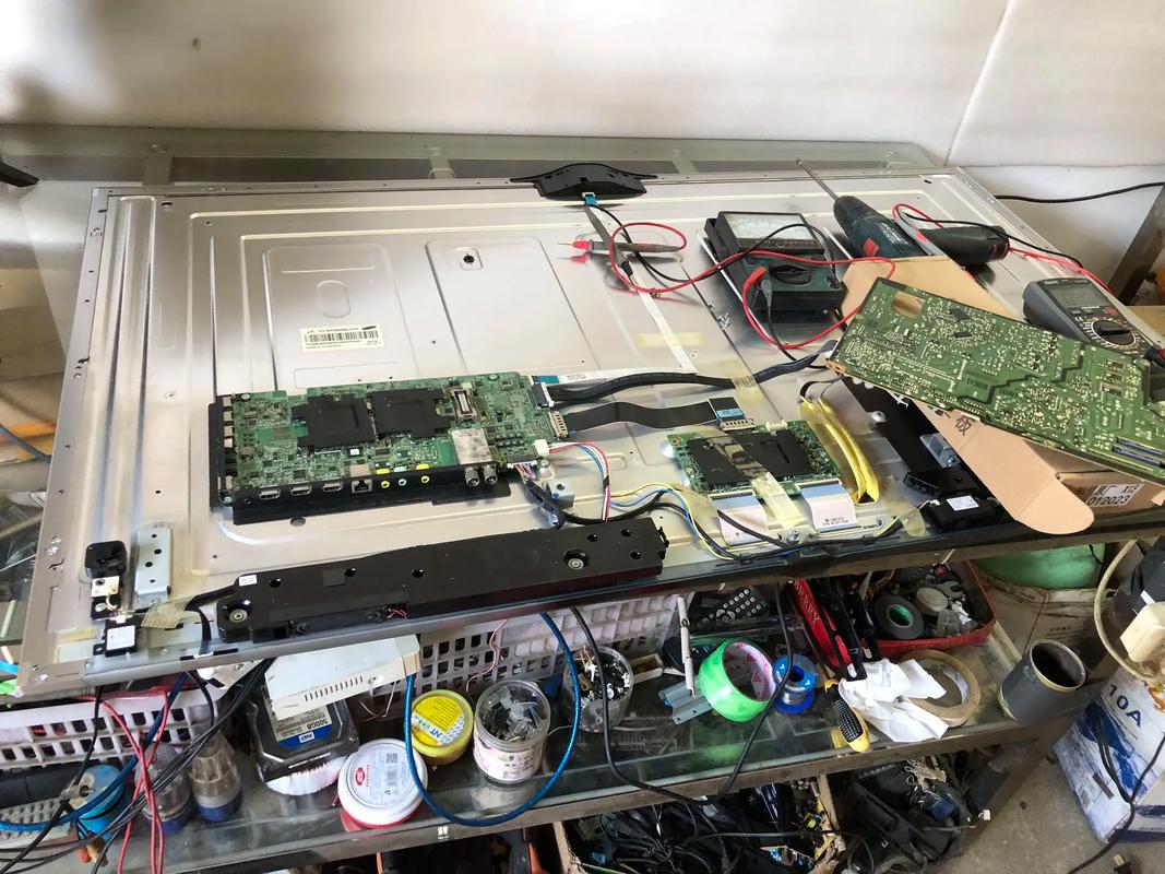 三星电视灯闪不开机怎么修？-图2