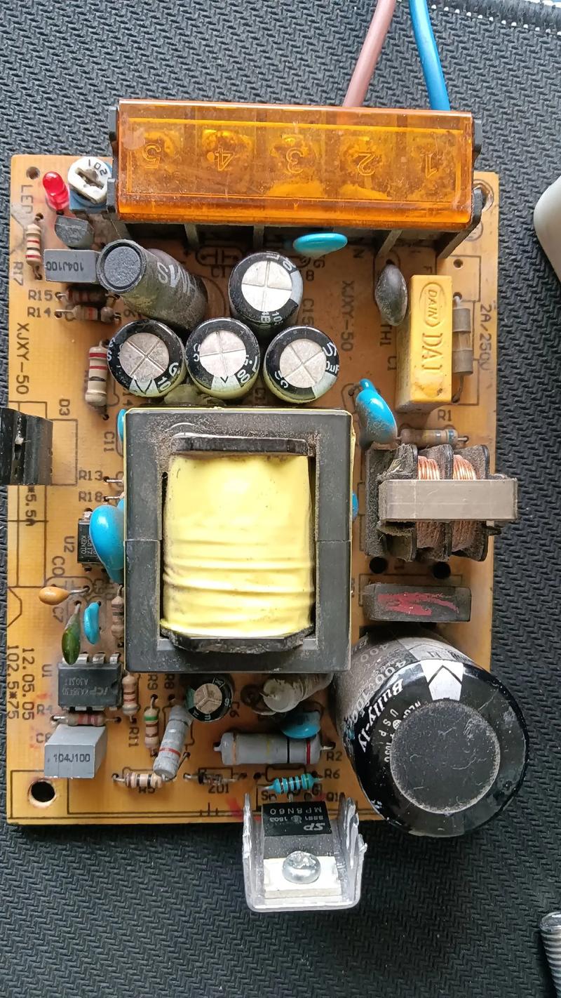 12V开关电源雷击后如何快速修复？-图1