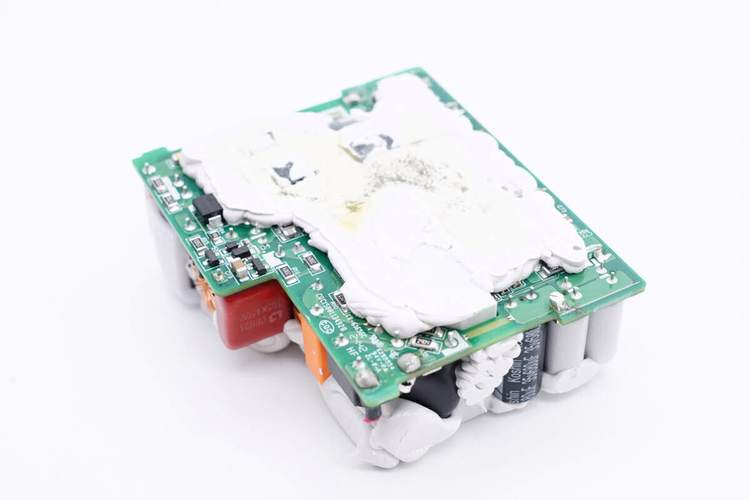 小米充电器维修拆解,内部有何玄机?-图1 小米充电器维修拆解,内部有何玄机?-图1