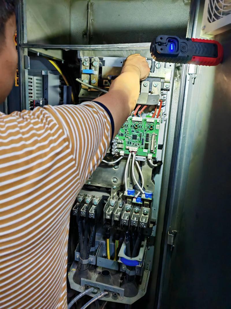 变频器维修电工待遇如何?-图1 变频器维修电工待遇如何?-图1