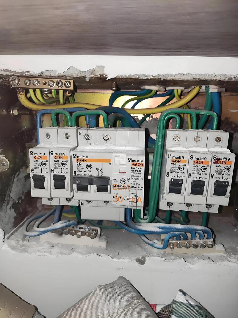 家庭电路维修通常需要几个工？-图1