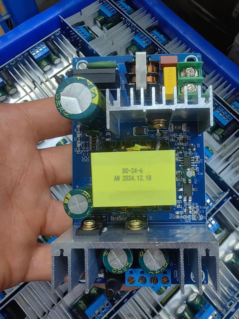 48转12伏转换器坏了怎么修?-图2 48转12伏转换器坏了怎么修?-图2