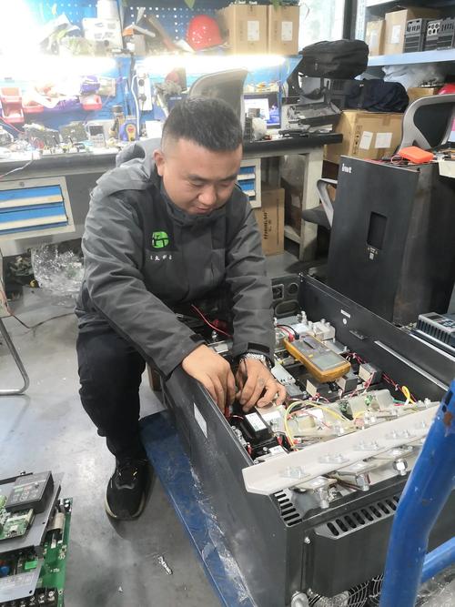 维修电工无经验，厂里如何立足？-图2