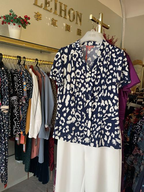 4w44是哪个国家的服装品牌？-图3