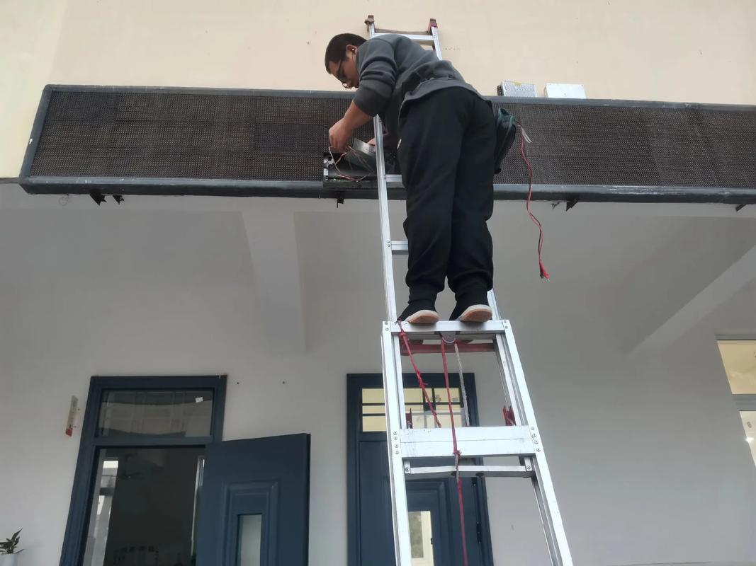 32寸LED显示屏坏了怎么修？详细维修步骤与技巧解析-图1