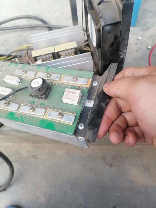 逆变焊机副电源维修视频-图1