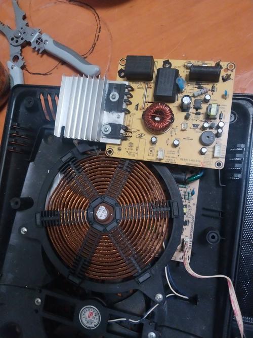 美的电磁炉维修实例有哪些常见问题？-图1