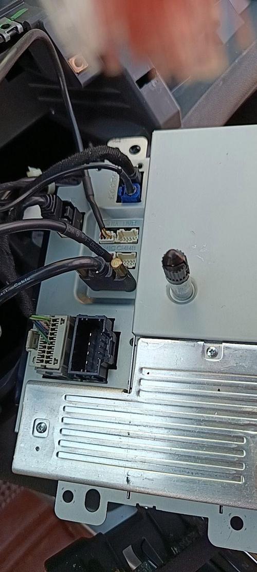 车载CD机不通电怎么修？-图3