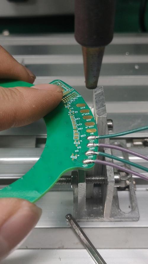 SMT双向引脚排插维修技巧有哪些？-图1