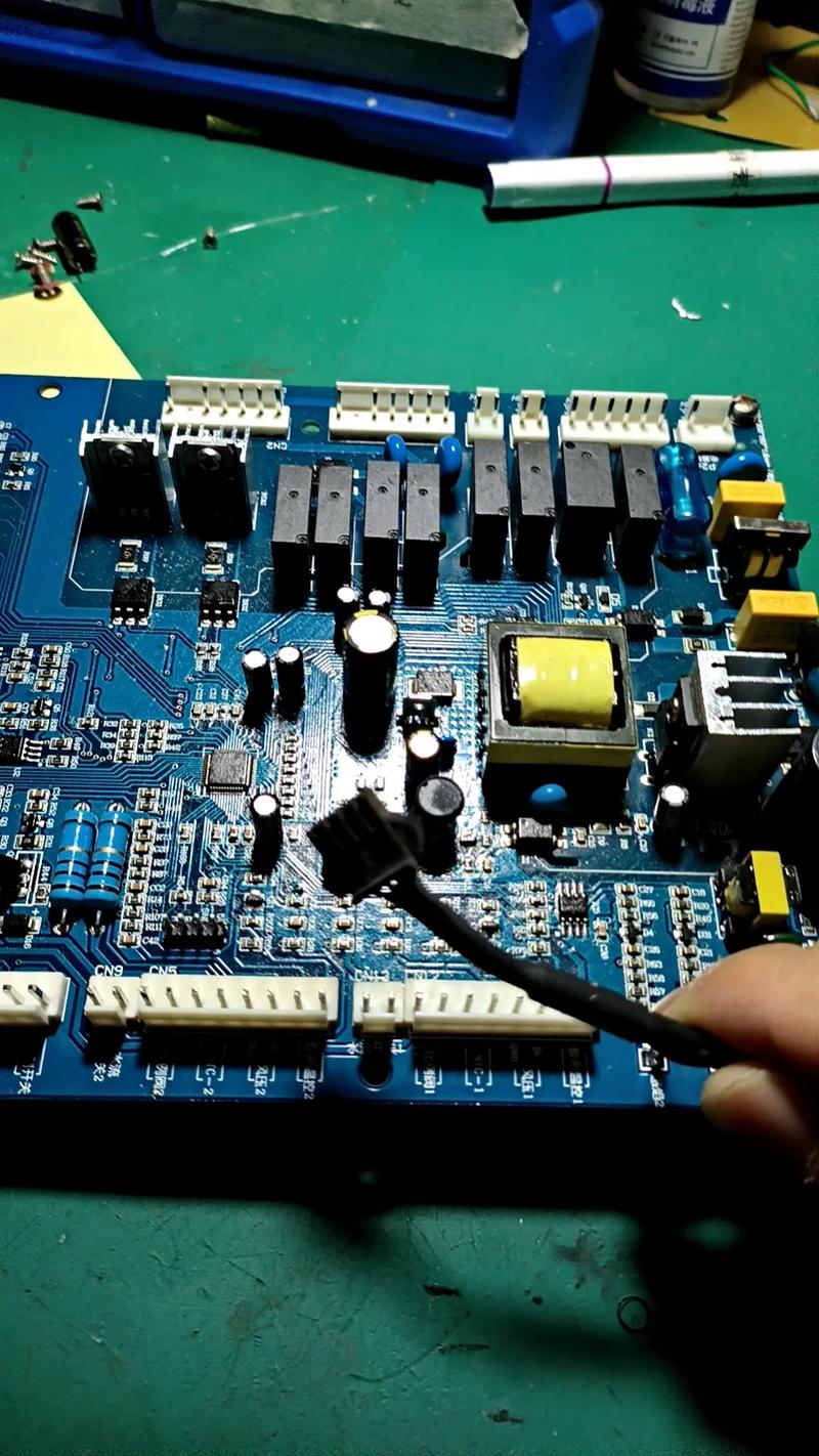 家电维修监控头主板接线如何操作？-图2