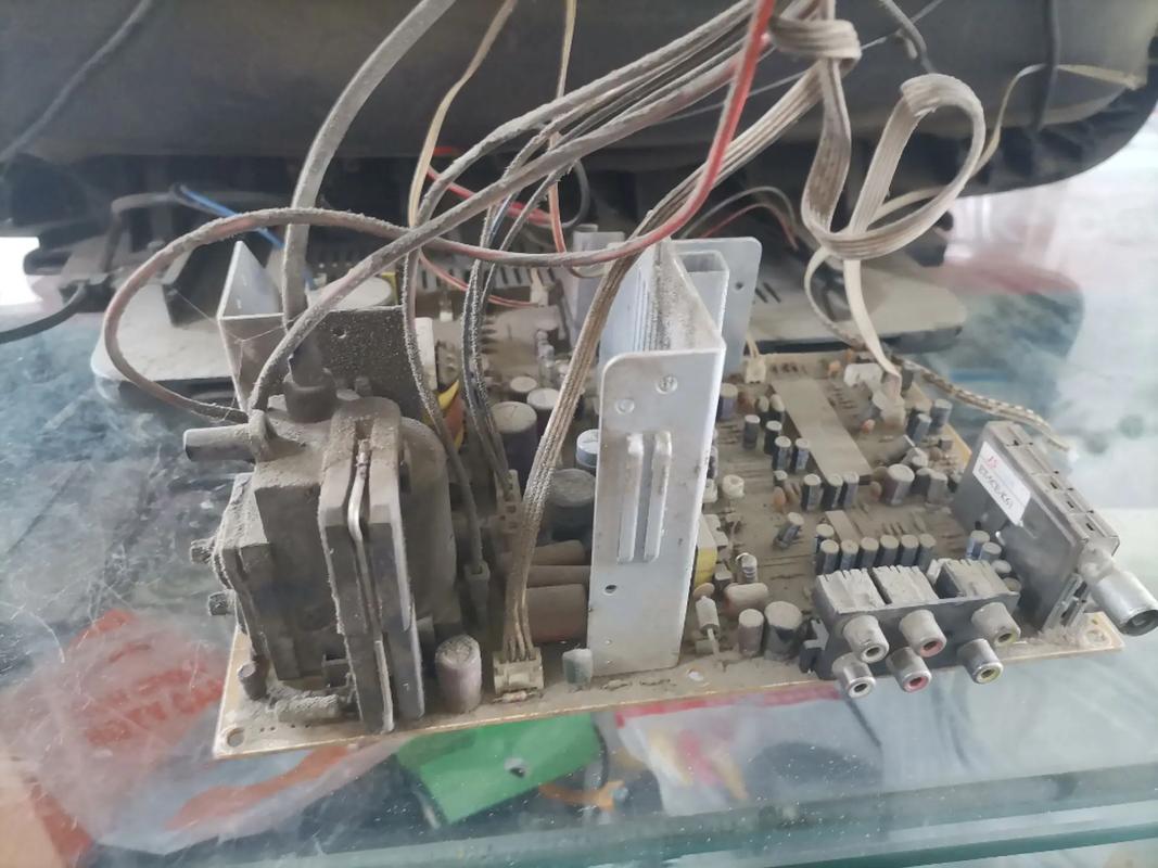 CRT电视发红怎么办?维修案例解析。-图2 CRT电视发红怎么办?维修案例解析。-图2