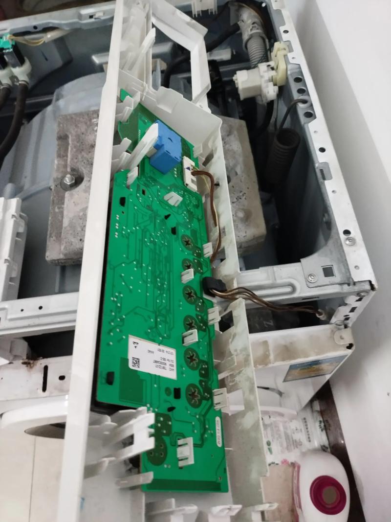 全自动洗衣机电路板坏了怎么修？-图1