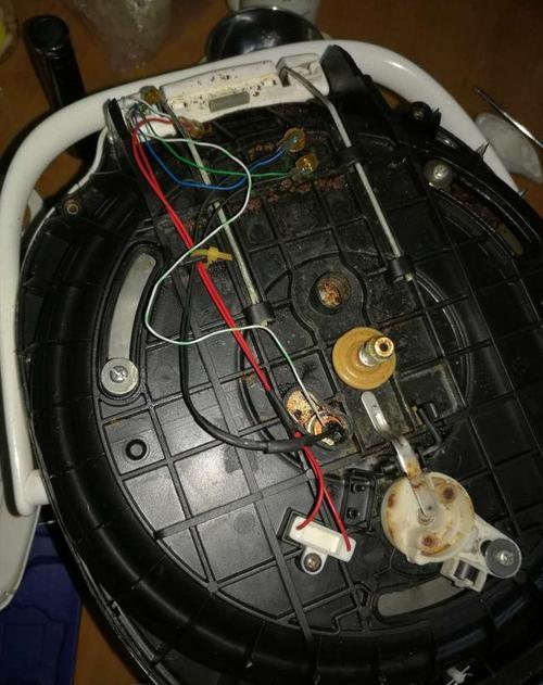 苏泊尔电压力锅显示E0怎么修？-图2