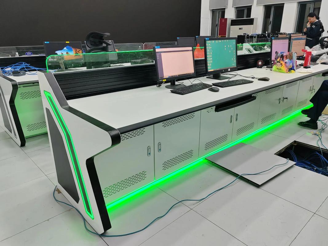 监控操作台品牌怎么选?-图1 监控操作台品牌怎么选?-图1