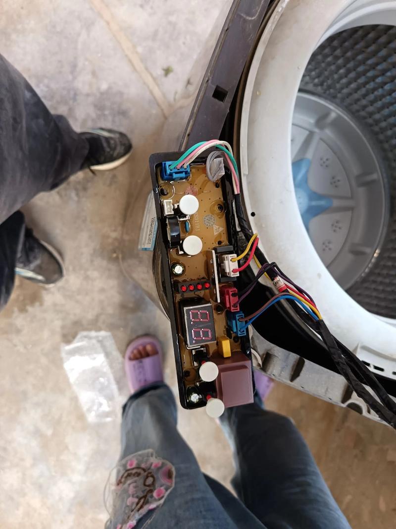 全自动洗衣机电脑板坏了怎么修？-图1